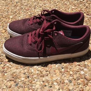 Nike women’s SB solar check sneakers